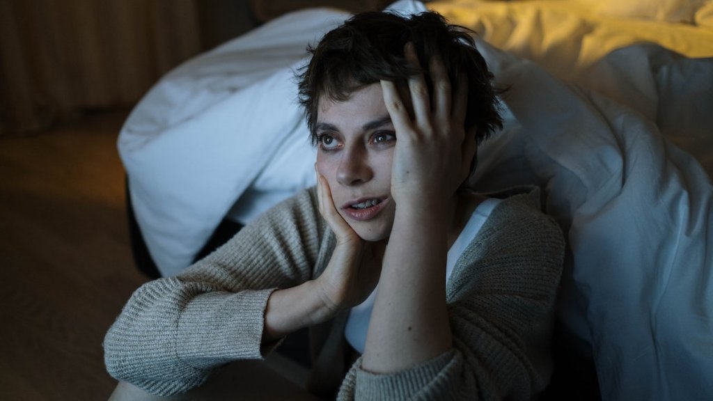 En ny studie visar att för lite sömn påverkar människors vilja att hjälpa varandra och att viljan att hjälpa även påverkas negativt av en liten sömnförlust, som omställningen till sommartid