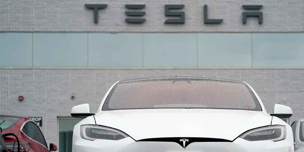 Tesla blixtåterkallar över 120 000 fordon