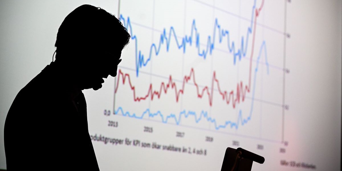 Rekordlåg statsskuld – men ekonomerna tvivlar