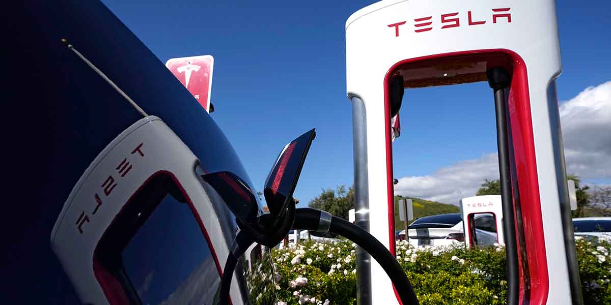 Tesla-aktien backar efter besvikelse
