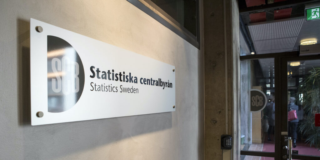 Enligt SCB satte svenskarna undan mer pengar på sina konton i augusti. (Foto: Christine Olsson/TT)