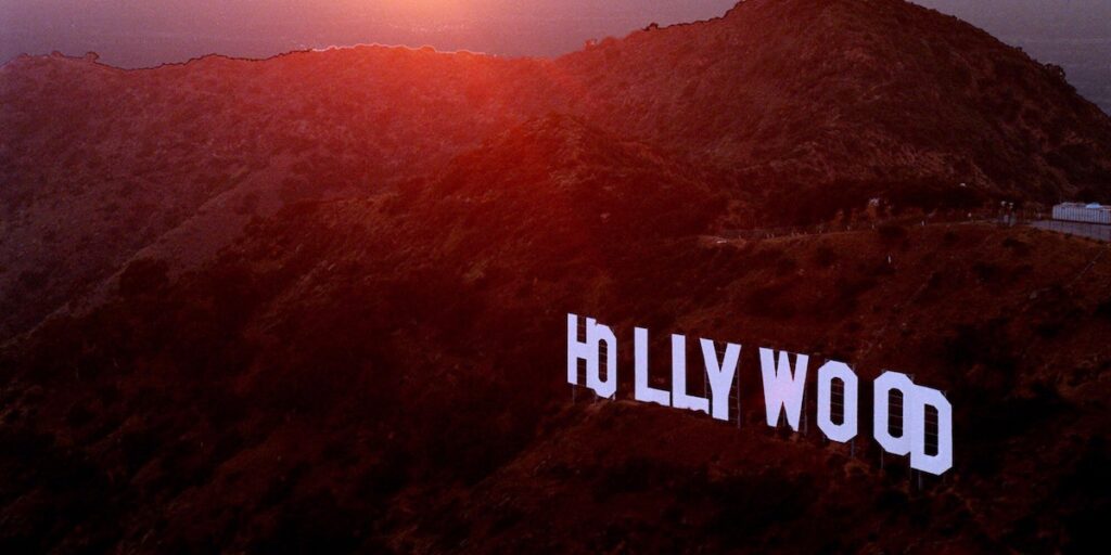 Bilden visar Hollywood. Där har ett nytt avtal skrivits för att reglera användningen av AI.