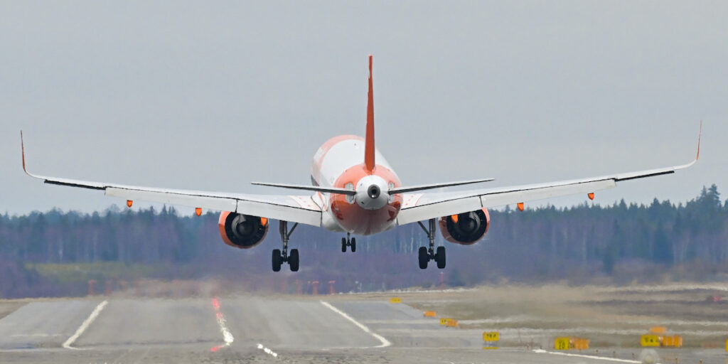 Hur farligt är det egentligen att dricka alkohol på flyget?