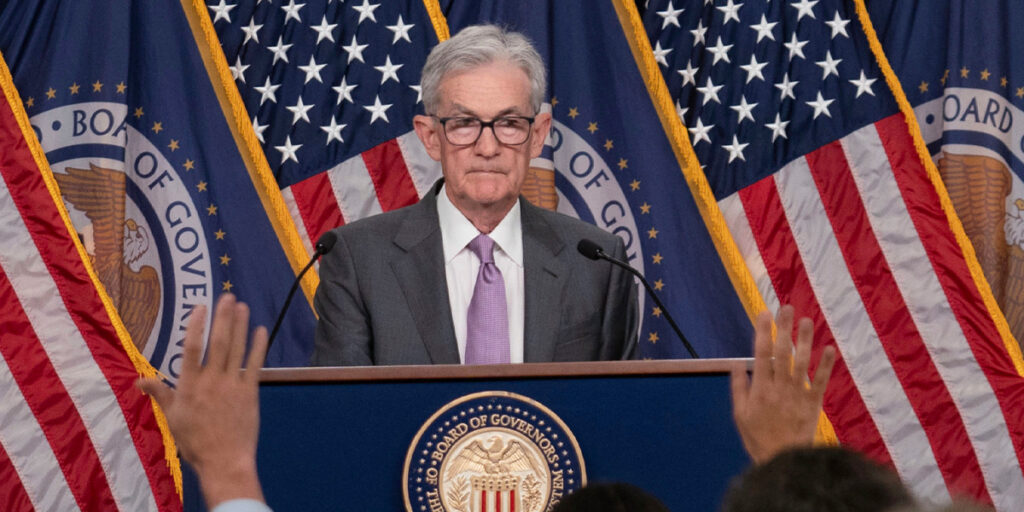 Jerome Powell, chef för Federal Reserve, leder USA:s centralbank som riskerar att fatta beslut utan färsk ekonomisk statistik vid en nedstängning, enligt Yahoo Finance (Foto: Jose Luis Magana/AP/TT)