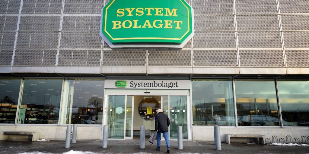 Alkoholförsäljningen steg med 1 miljard kronor under 2024, enligt SCB. (Foto: Jessica Gow/TT)