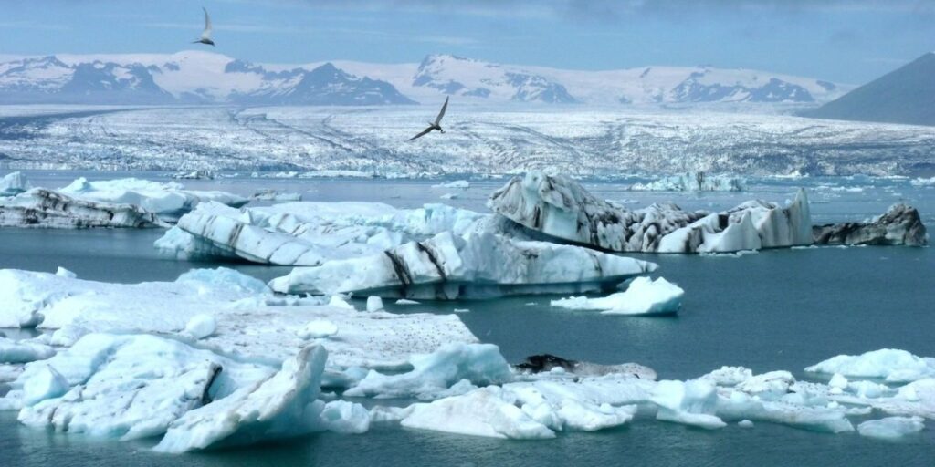 Maktkampen mellan Ryssland och USA rappas upp när isen i Arktis smälter