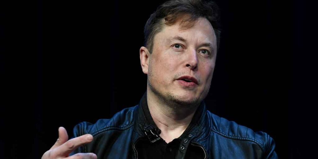 Elon Musk toppar listan som världens rikaste.