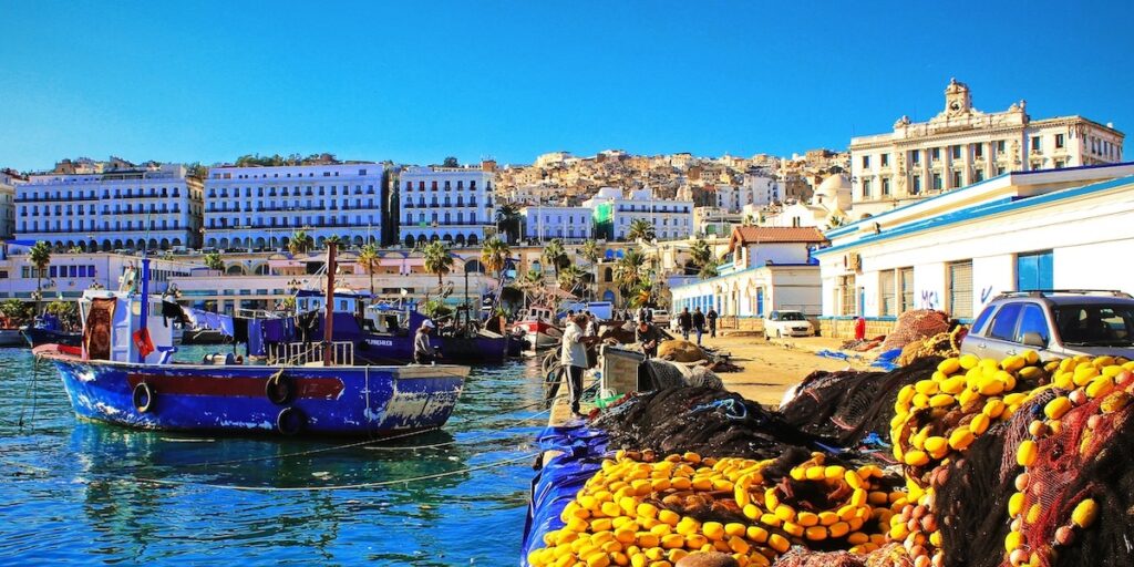 Afrikas största land Algeriet öppnar upp för turism.