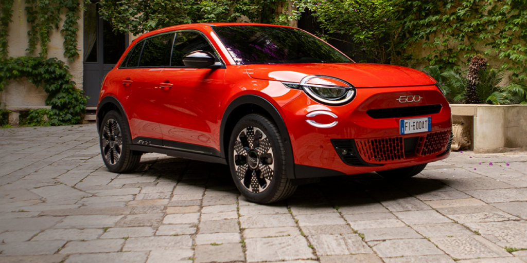 Denna lilla Fiat 600e La Prima hamnar dock på rätt låga poäng. (Foto: Fiat)
