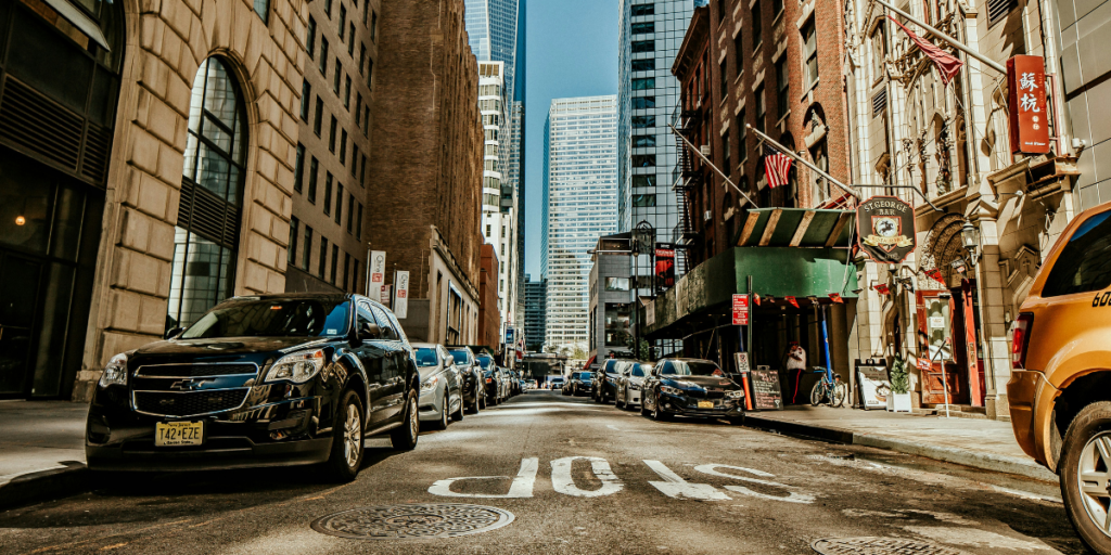 New york är känt för sin katastrofala infrastruktur för bilar. (Foto: Helena Lopes på Unsplash)