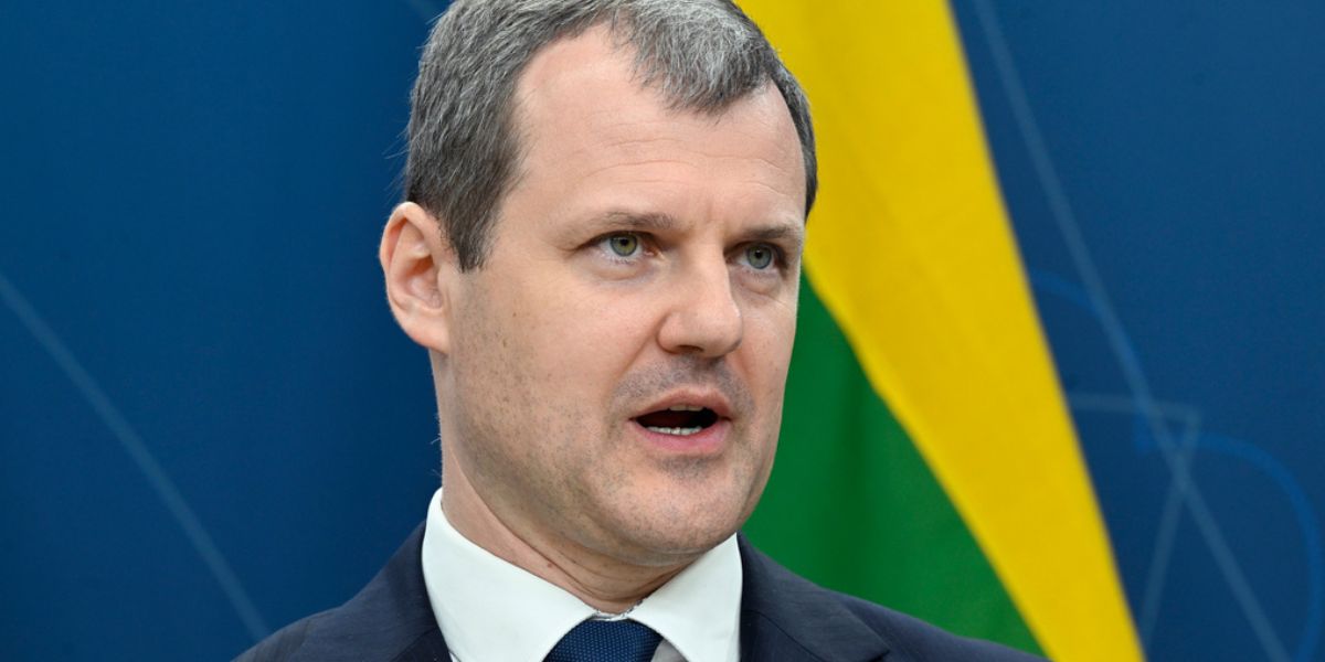Premiärminister brottsmisstänkt – lämnar sin post