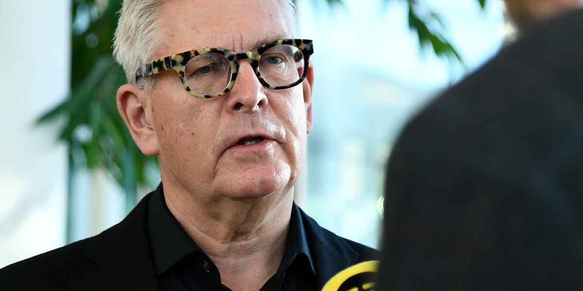 Ericssons vd hoppfull trots vikande försäljning