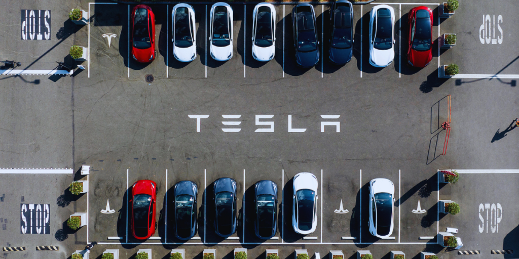 Tesla tecknar ett avtal med Samsung om att tillverka det nya AI6-chipet i Texas, som ska användas i självkörande fordon, AI-datacenter och robotar. Stängde upp på Wall Street efter nyheten.