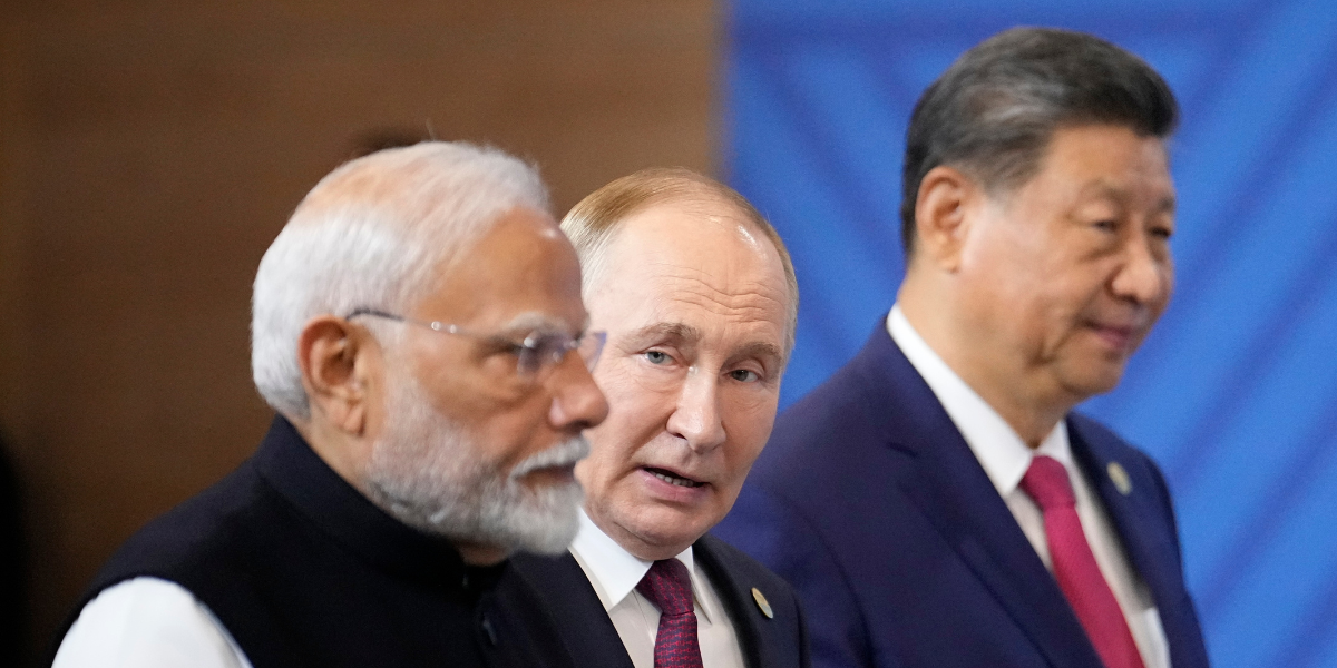 Världens rödaste matta: Modi, Putin och Xi möts i Kina