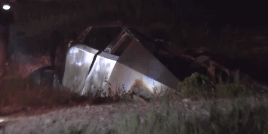 Cybertruck olycka (Foto: KHOU Youtube)