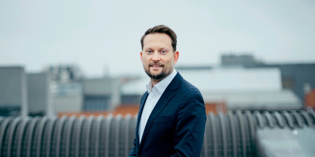Erik Eliasson, chef för ansvarsfulla investeringar på Danske Bank, säger att strategin ligger i linje med kundernas preferenser och bankens hållbarhetsmål. (Foto: Danske Bank)