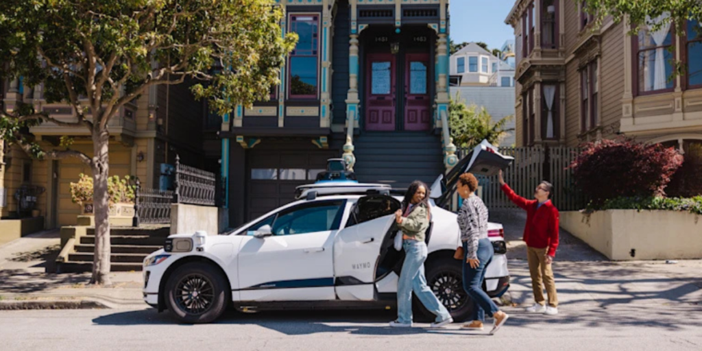 Uber rullar ut 20 000 självkörande taxibilar till 2026 – gigförarna pressas tillbaka