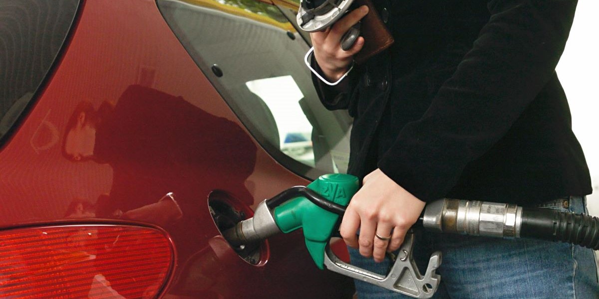 Oljepriset faller – vad betyder det för investerare?