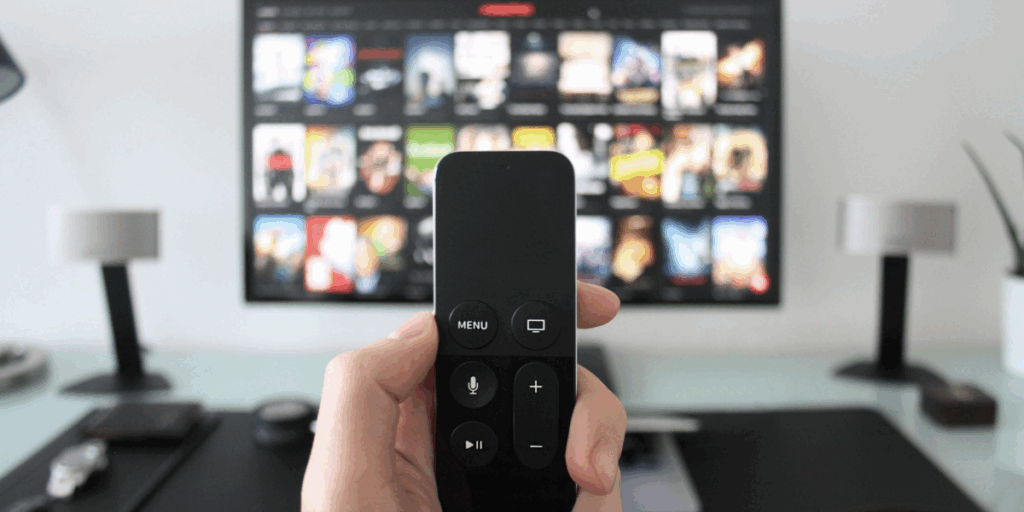 Det kanske man inte tänker på, men tv-apparaterna har både kamera och mikrofon numer. (Foto: Canva)