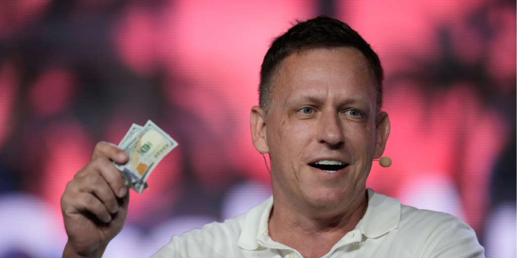 PayPal-grundaren och techinvesteraren Peter Thiel är en av de tidiga ägarna i Bullish - som på onsdagen gjorde en stark debut på börsen.