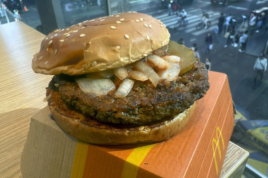 Det går bra för McDonald's i USA när konsumenterna letar efter nya "deals".