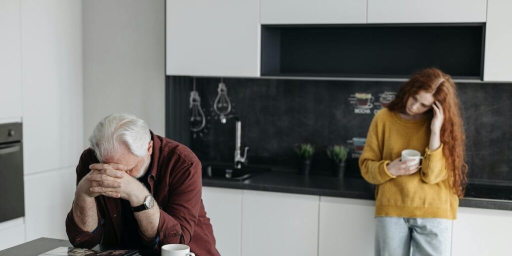 Arkivbild. Amerikaner i "sandwichgenerationen" pressas mellan familj och ekonomi. (Foto: Pexels) 