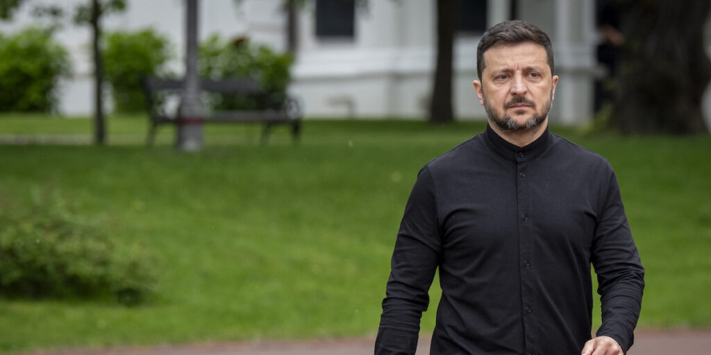 Volodymyr Zelenskyj beskriver drönarattackerna som ”de sanktioner som fungerar snabbast”, ett sätt att slå mot rysk exportolja och Kremls krigskassa. 