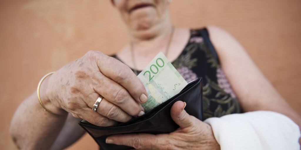 Enligt en storbank är skillnaden mellan officiell inflation och hushållens upplevelse en viktig orsak till att konsumtionen inte tar fart.