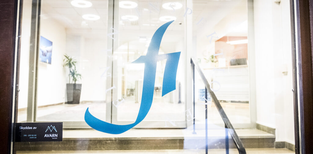 FI
