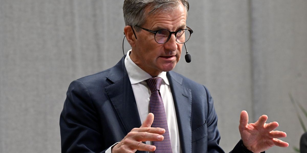 Kritik mot Riksbanken: “Ekonomin står och stampar”