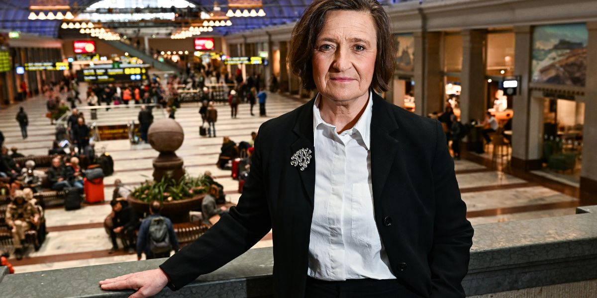 SJ:s vd får kicken men landar mjukt med fallskärm