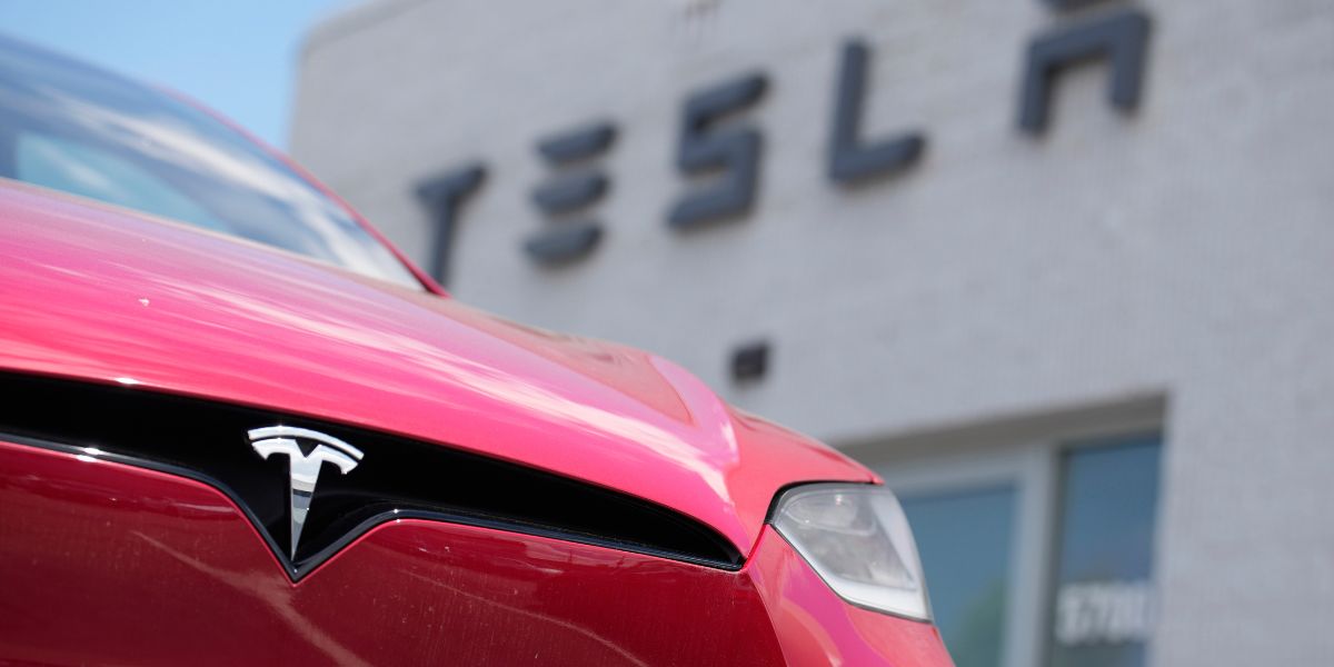 Nytt chockartat Tesla-ras trots elbilsracet i Europa