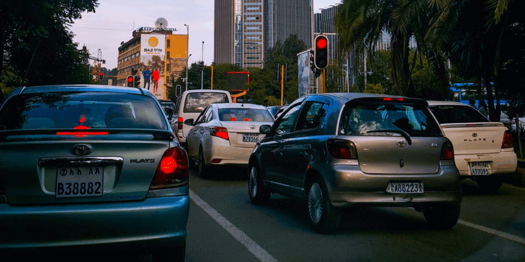 Det här landet är det första i världen att totalförbjuda import av nya bensin- och dieselbilar. (Foto: Abiy Temesgen on Unsplash)
