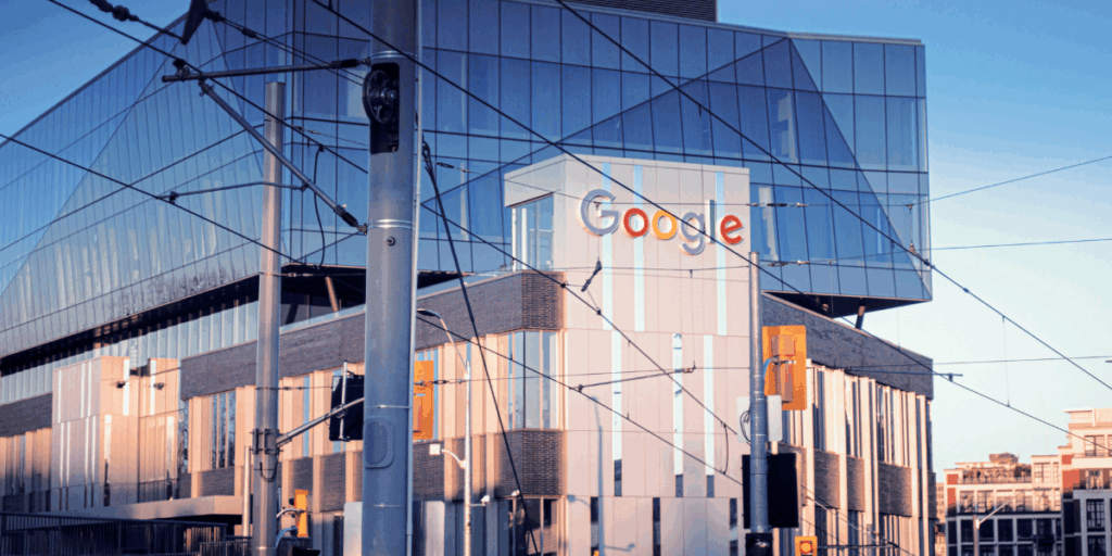 Trots att Alphabet går bra så behöver Google göra uppoffringar. (Foto: Cess Idul on Unsplash)