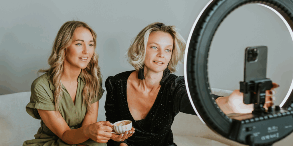 Tiktok har cirka 170 miljoner amerikanska användare och det är mycket pengar i omlopp. (Foto: Daiga Ellaby For Unsplash+)

