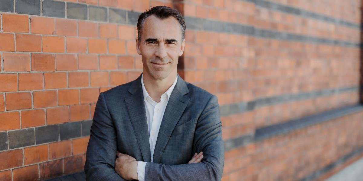 Rusning till försvarsfonden – han såg boomen först av alla