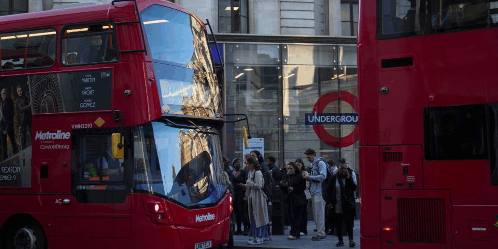 De har bland annat ställt till det för Transport for London. (Foto: Joanna Chan/AP/TT)