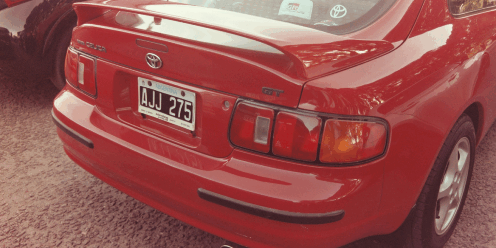 Toyota Celica från förr. (Foto: Tomas Mantegazza on Unsplash)
