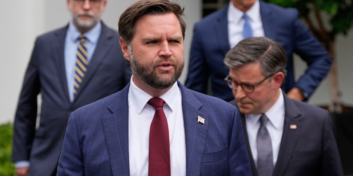 USA bara timmar från kollaps – nödrop från JD Vance