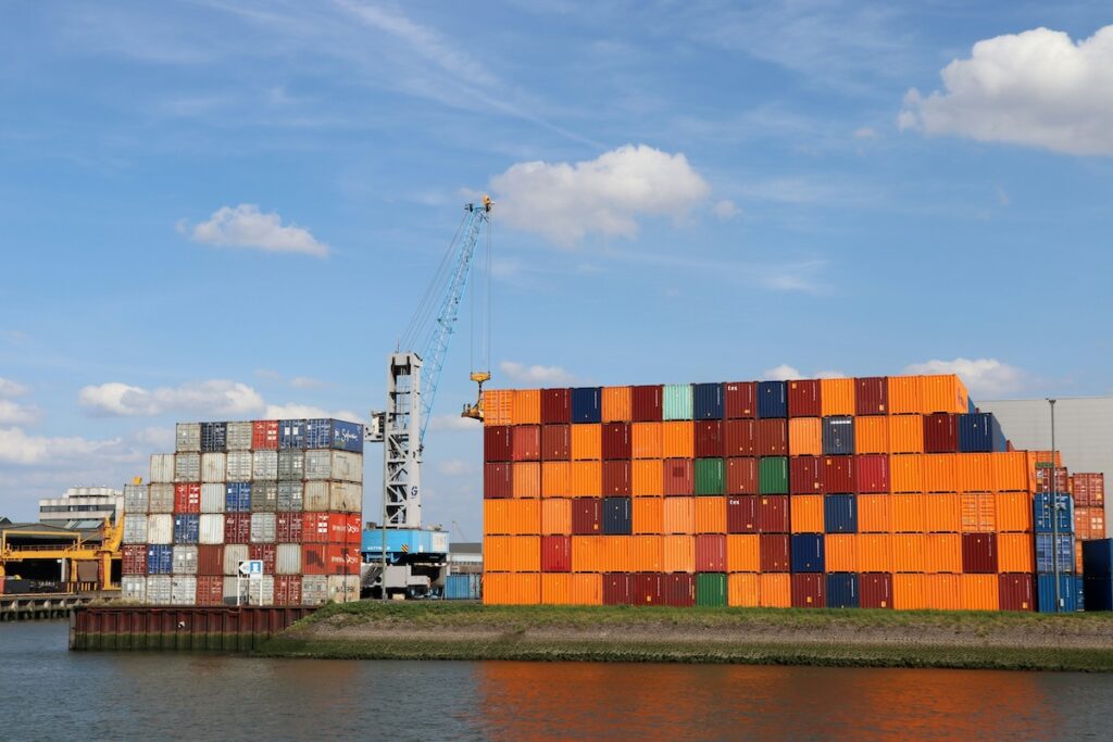 Allt måste planeras noga i Europas största hamn i Rotterdam. 
