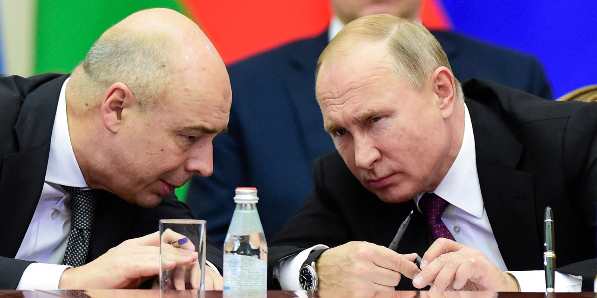 Ryssland rustar statskassan mot oljeprisfall