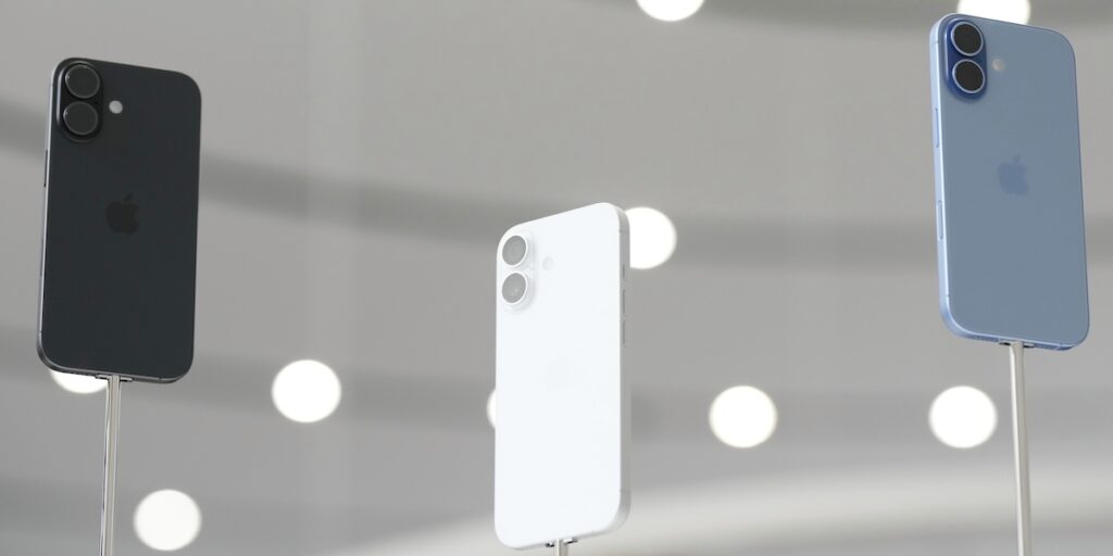 iPhone 17 visades upp vid Apples event i Cupertino i september 2025. Den ikoniska telefonen står fortfarande för nästan hälften av bolagets intäkter. (Foto: Godofredo A. Vásquez/AP/TT)