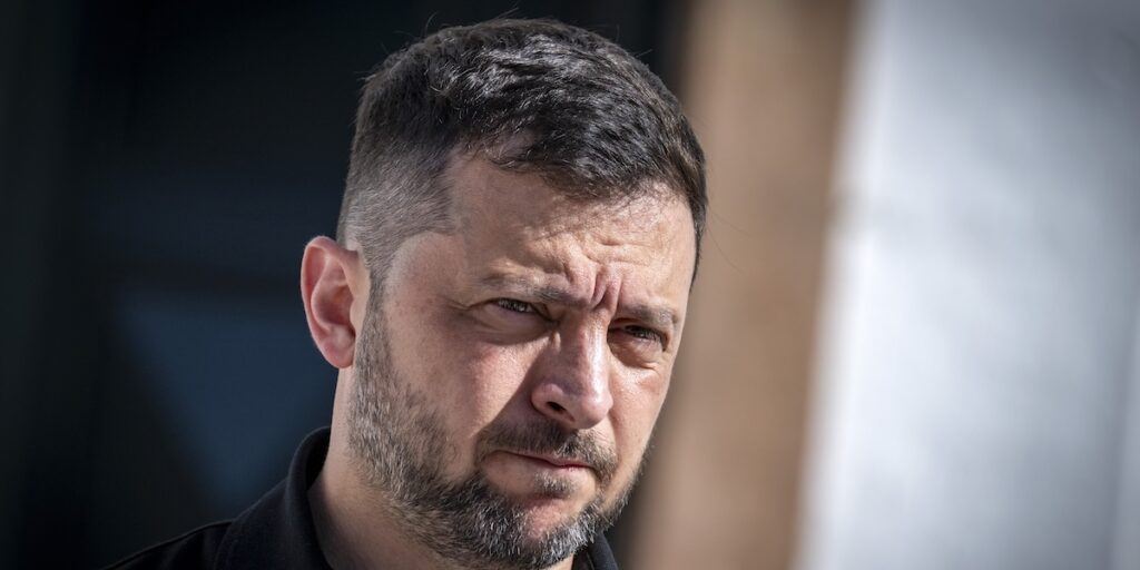 Ukrainas president Volodymyr Zelenskyj tillsammans med Danmarks statsminister vid en kort pressträff på Marienborg efter NB8-mötet i Köpenhamn den 3 september 2025.