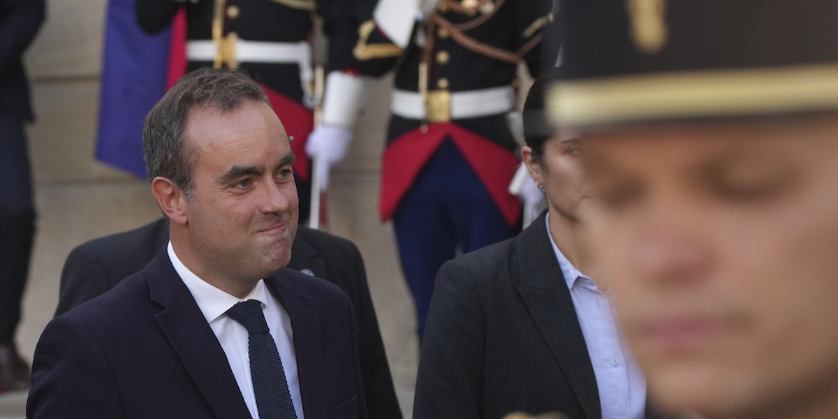 Efter kaosveckan: Fitch sänker Frankrikes kreditvärdighet