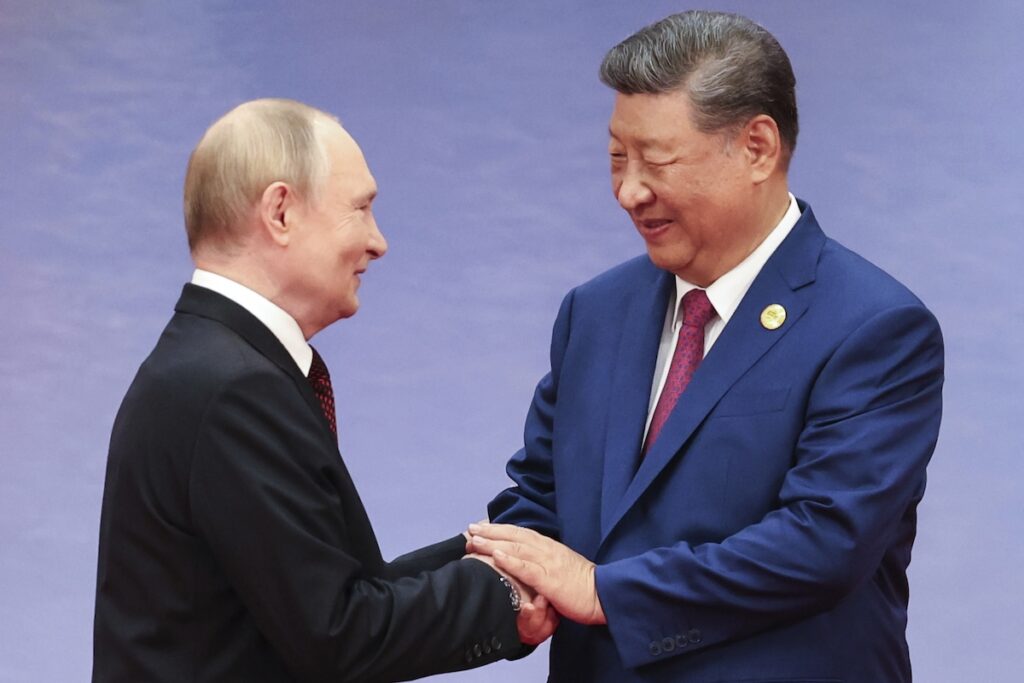 Xi Jinping träffade även Vladimir Putin på söndagen.