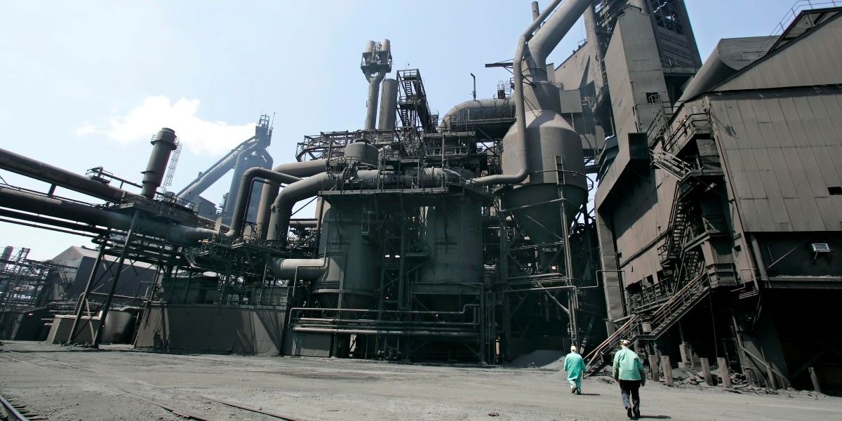 Ståljätte sparkar mer än 4 000 anställda