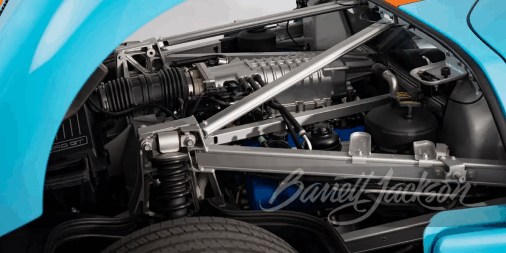 2006 Ford GT Heritage Edition is Production No. 3. Med en kompressormatad 5,4-liters V8 som levererar cirka 550 hästkrafter och 678 newtonmeter i vridmoment. (Foto: Barett-Jackson)