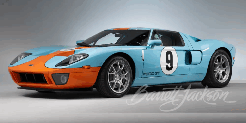 2006 Ford GT Heritage Edition is Production No. 3 med blå och orange lack som homage till Le Mans. (Foto: Barett-Jackson)