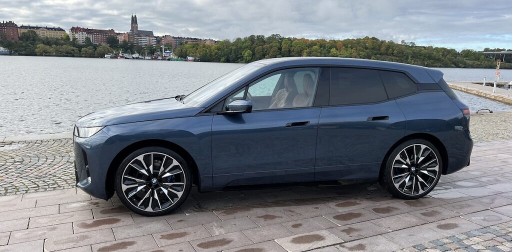 BMW iX sticker inte ut trots den potenta leveransen