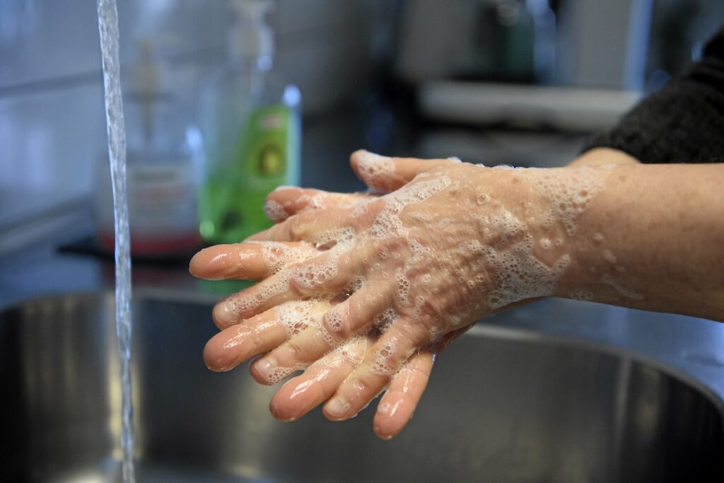 God handhygien är viktig vid vinterkräksjuka.